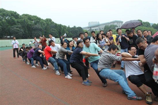 说明: F:\学院视频\201305教职工拔河赛\IMG_9293.JPG